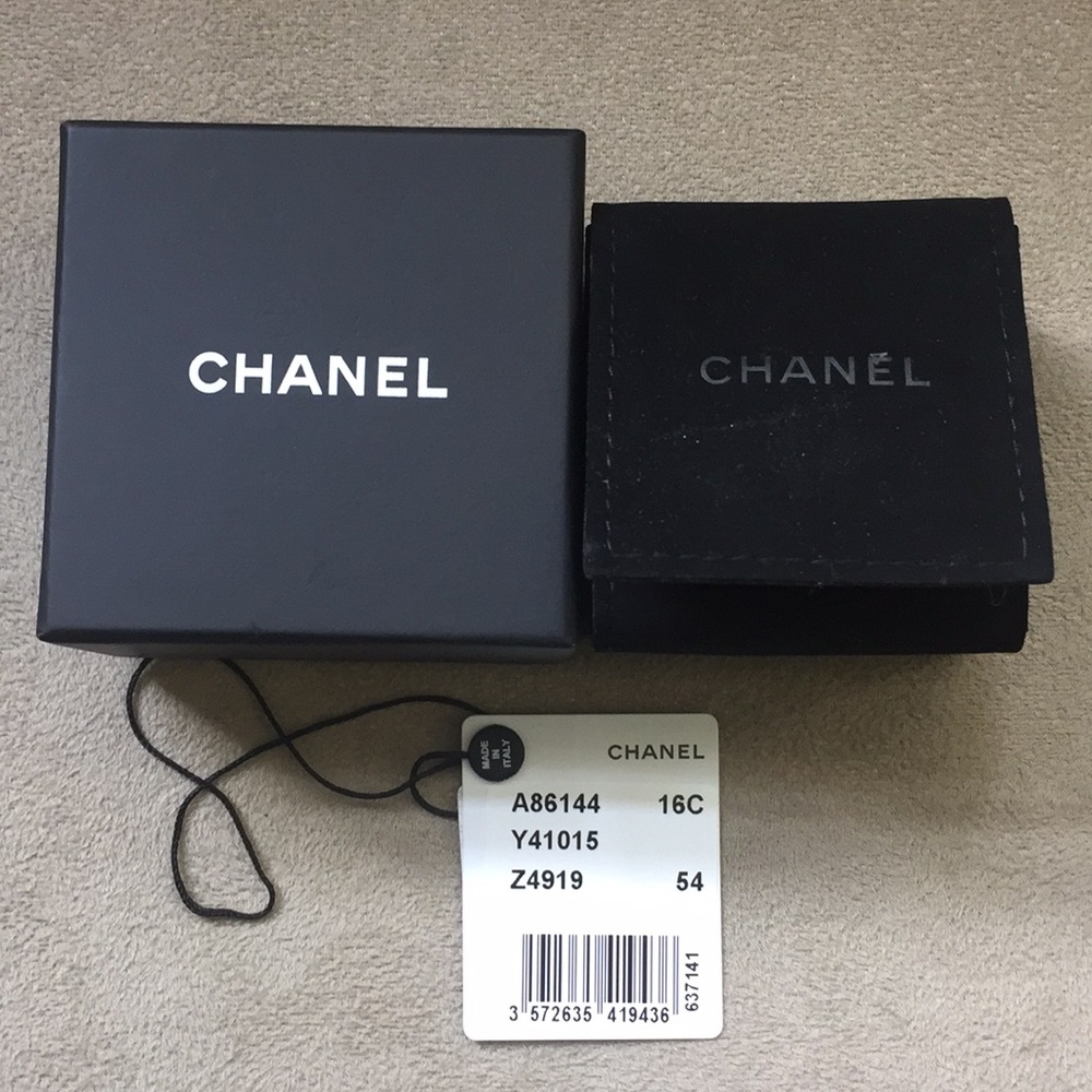 Authentic Chanel Flower pearl open ring with logo - Picture 7 of 8